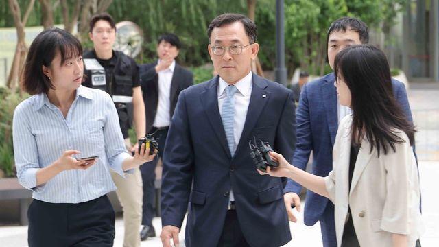 신한銀·경남스틸 김건희특검 출석…'집사게이트' 수사 속도