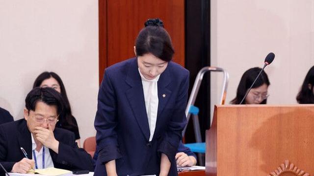 與 엄호에도 연일 터진 '갑질 의혹'…강선우, 여가장관 결국 사퇴