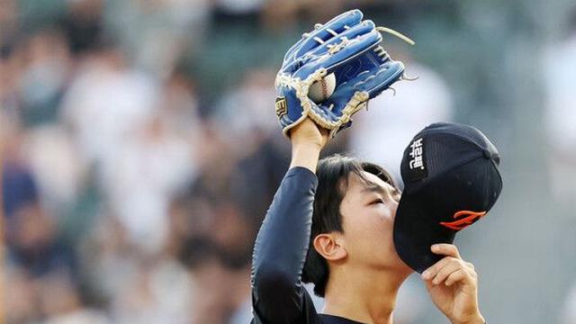 한화 황준서, 1회 홈런 3방 맞고 조기 강판…2회부터 엄상백 투입