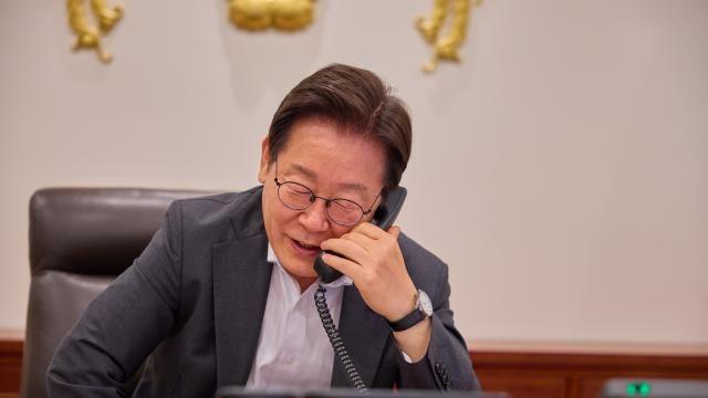 李, 크리스터손 스웨덴 총리와 첫 통화…