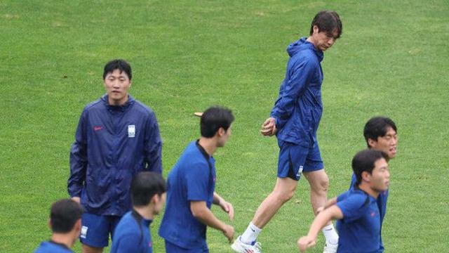 뛰어야 산다…'홍심' 잡으려는 유럽파 젊은피, 올여름 이적 모색