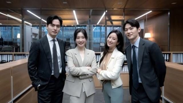 '에스콰이어' 이진욱·정채연·이학주·전혜빈, 훈훈한 팀워크
