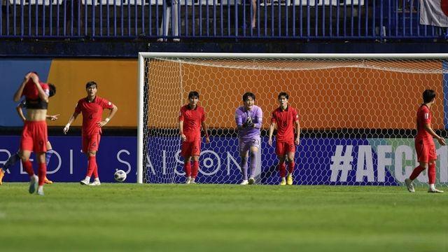 1-5 대패…3연패로 고개 숙인 한국 축구 미래, 팬들도 충격