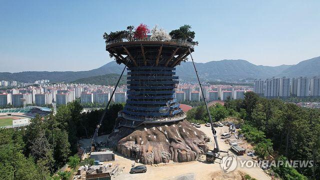 조감도와 딴판 '창원 빅트리' 8월 4일부터 임시개방…개선 모색