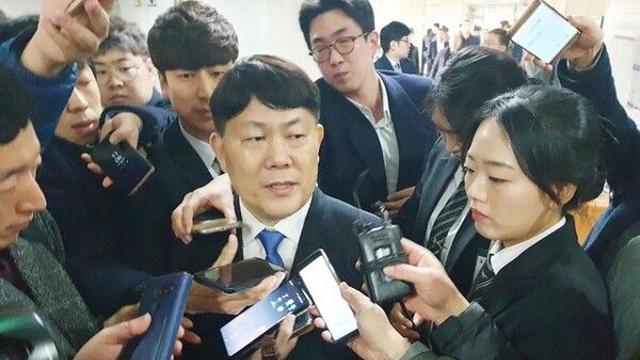 '39억 탈세 혐의' 타이어뱅크 김정규 회장, 징역 3년…법정 구속