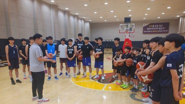 창원 LG, 연고지 엘리트 농구부 클리닉 진행…조상현 감독 “여건 된다면 이런 자리 계속 마련할 것”