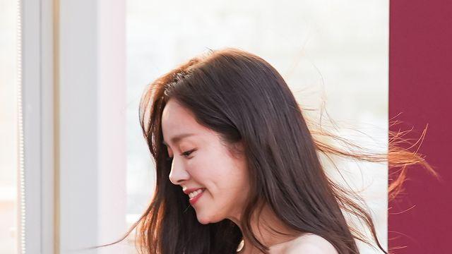 [포토] 한지민, 햇살에 빛나는 러블리 자태