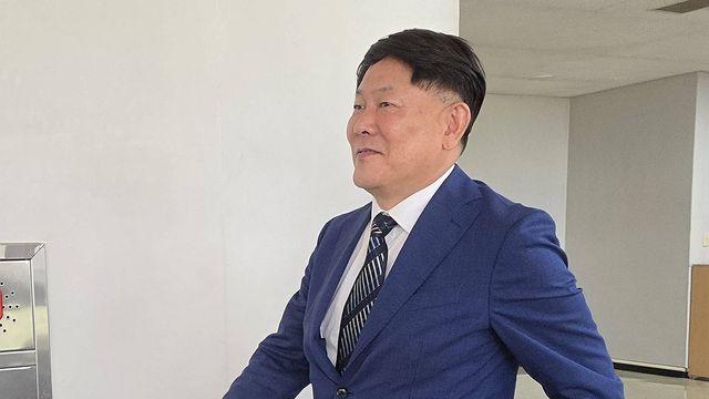 [2보] '탈세 혐의' 김정규 타이어뱅크 회장…징역 3년 법정구속