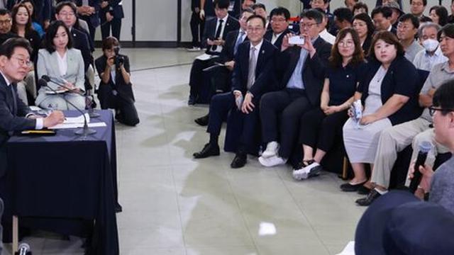 李, 부산대 로봇대회 1위 쾌거에 “AI 선도 위해 적극 지원”