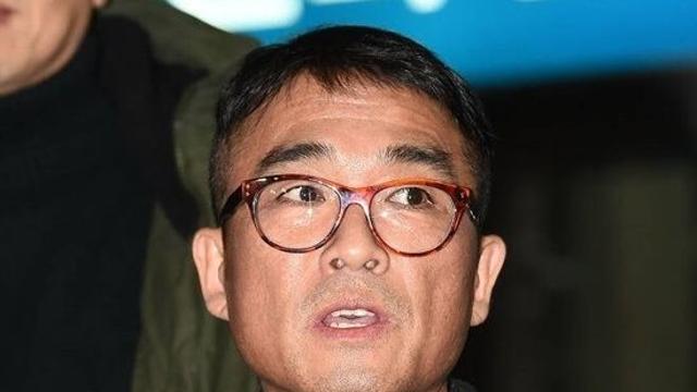 김건모, '성폭행 공방' 후 6년 칩거…자전거로 재소환 '복귀는 언제쯤?' [엑's 이슈]