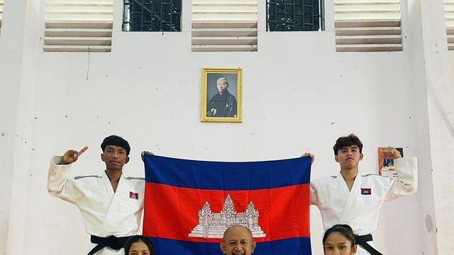 김재범 한국마사회 유도단 감독, 캄보디아에 유도복 지원