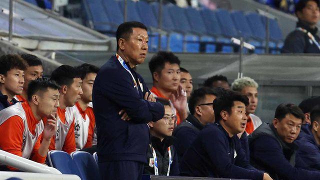 “이렇게 원칙 지키는 감독 드물다” 중국 축구가 격찬한 한국인 감독