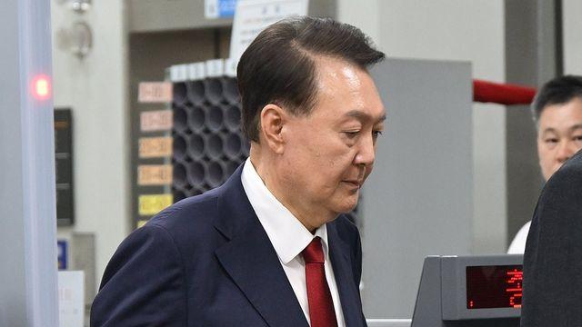 尹, 내란 재판 3주 연속 불출석…특검 