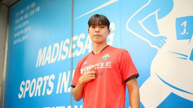 [공식발표] ‘유스가 돌아왔다’ 강원FC, 멀티 플레이어 김신진 영입