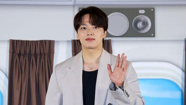 여진구 측, AV 계정 팔로우 해명 
