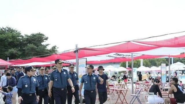 서울경찰청장 직무대리, 한강 수영장 방문…여름철 치안현장 점검