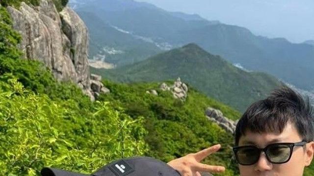 권은비, 빠니보틀과 금정산 등반… “등산은 힐링이지”