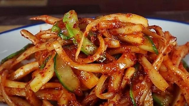 매콤한 여름 반찬 도라지무침...아무리 팔이 아파도 '이 과정' 꼭 해야 합니다