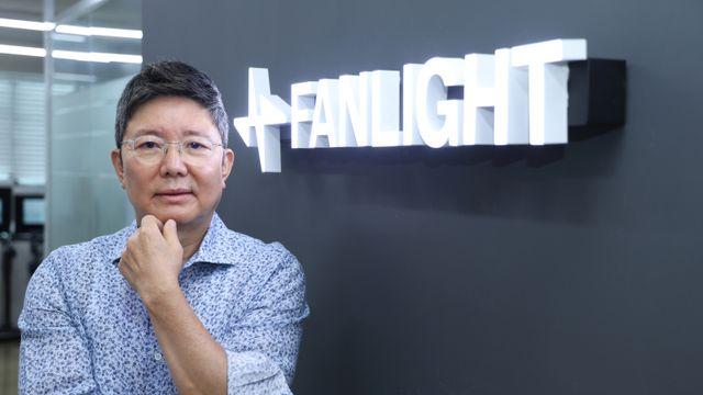 팬라이트 최경일 회장, 무선 응원봉 기술로 ‘K팝을 밝히다’  [IS인터뷰]
