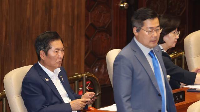 강선우 사퇴, 與전대 흔들까...박찬대 '반사이익' Vs 정청래 '결집론'