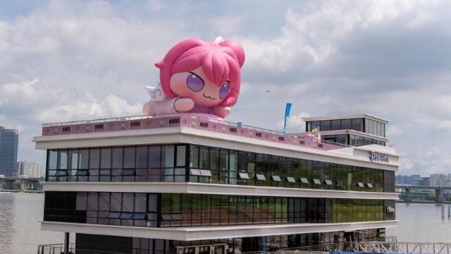 '승리의 여신: 니케', 한강에 초대형 도로롱 등장… 여름 업데이트 기념 이색 행사 개최