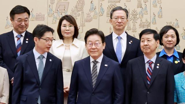 李대통령 국정지지도 1%p 하락한 64%…