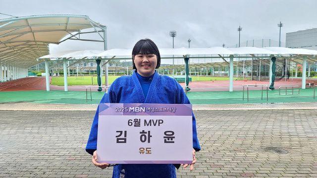 ‘34년 만의 금빛 메치기’ 김하윤, 여성스포츠대상 6월 MVP