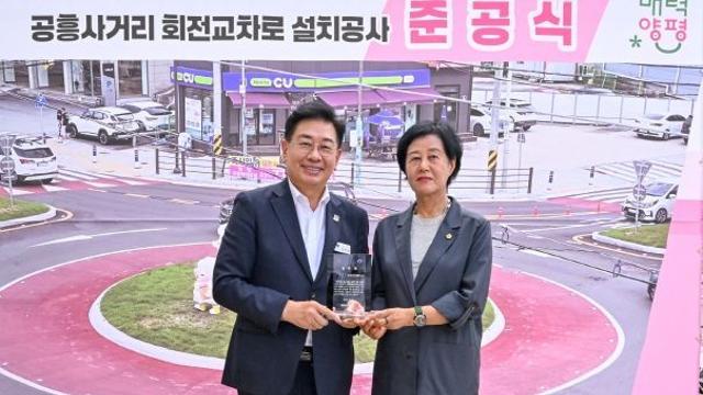 경기도의회 박명숙 의원, 공흥사거리 회전교차로 준공식 참석해 공로패 수여받아