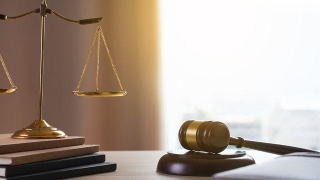 전자발찌 차고 의붓딸 추행 40대, 항소심서 “선처해 달라” 요구