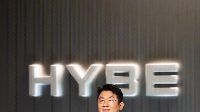 경찰, 하이브 본사 압수수색…방시혁 ‘부정거래’ 수사