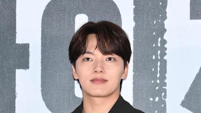 여진구, 성인물 계정 팔로우 논란? 