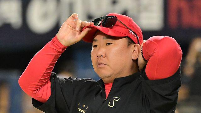 LG에게 당한 충격 스윕패, 꽃감독도 아픔 컸다…