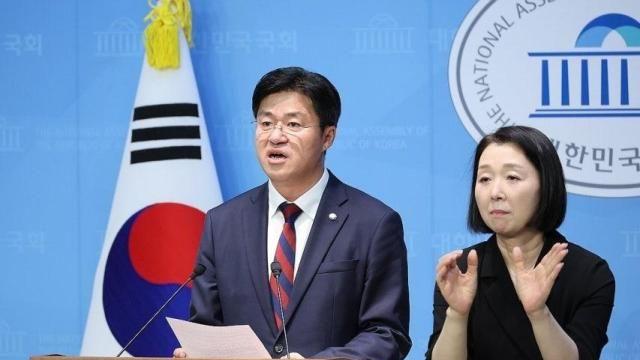 민주, 검찰개혁 비판하며 사직한 檢간부 맹비난 