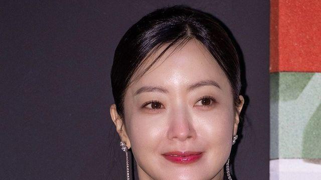은평구 길거리서 시민에게 ‘구애’하던 女배우, 알고 보니 김희선 (‘한끼합쇼’)