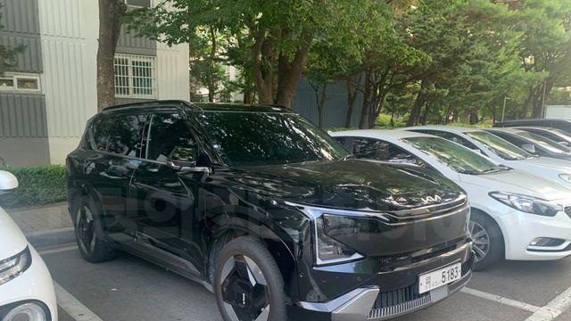 “스포티지·투싼 대신 사볼까?” 기아, 신형 전기 SUV ‘EV5’ 블랙 실물은 이런 모습