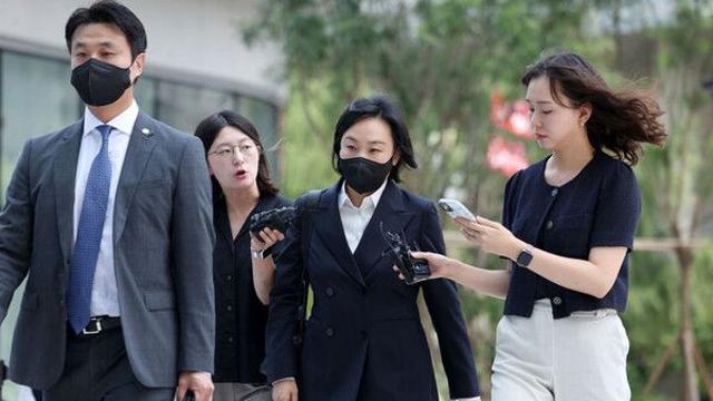 김건희 최측근 유경옥 특검 출석…'통일교 청탁' 등 조사할 듯