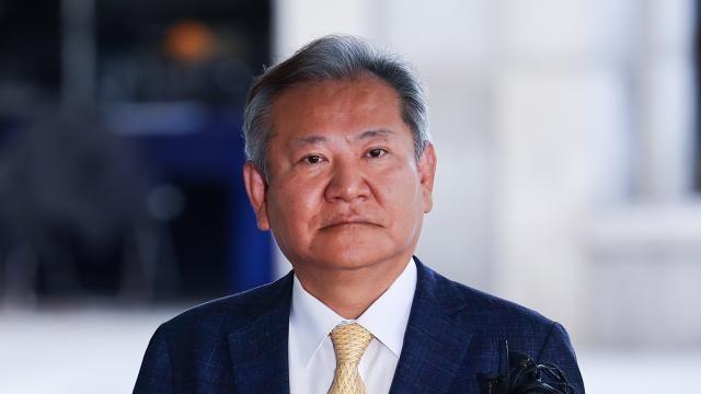 내란특검, '언론사 단전·단수' 이상민 전 장관 19시간 소환조사