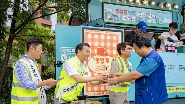CJ대한통운, 택배기사에 '쿨토시·패치' 등 여름나기 용품 지급