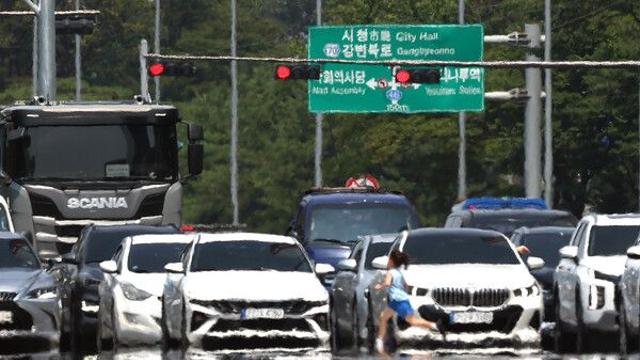전국 '폭염' 위기경보 '심각' 단계로 격상...중대본 1단계 가동