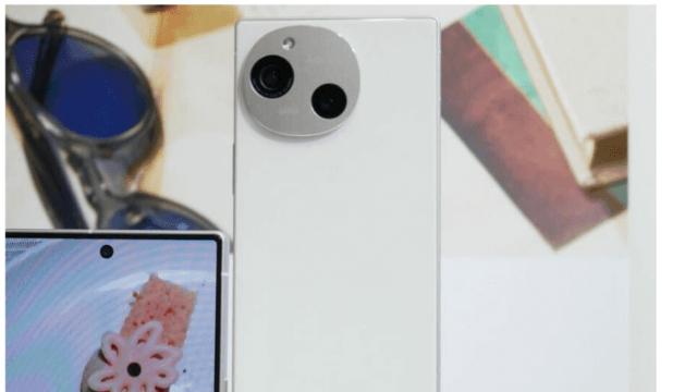 폰 디자인 뭔데 지브리 오마주냐