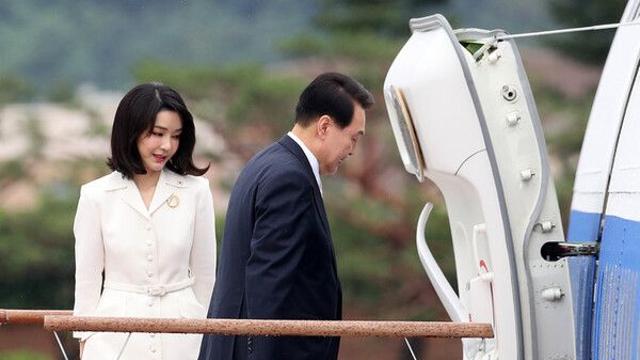 특검, '김건희 목걸이' 추정 물품 확보…사저·일가족 등 압색