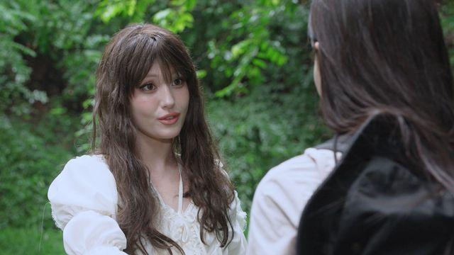 전소미, ‘서프라이즈’ 재연배우 데뷔…”호우주의보 속에 다리 긁혀”