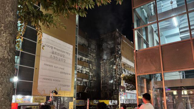 인천 로데오거리 상가서 불…4명 병원 이송