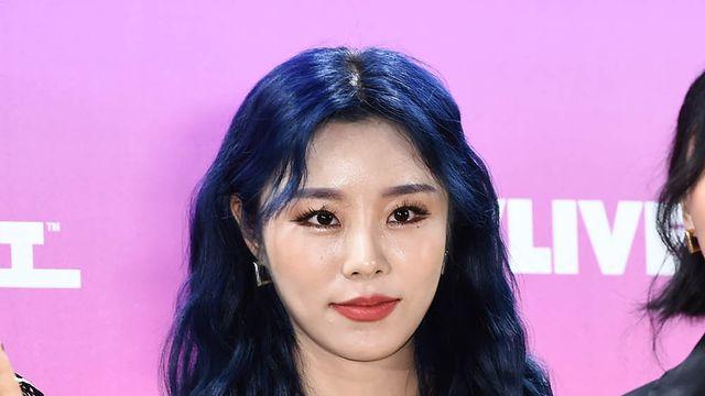 휘인, 에이핑크와 한솥밥 먹는다…위드어스와 전속계약 [공식]
