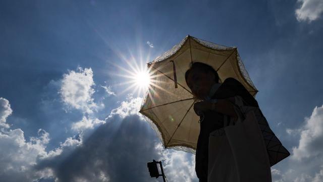 [홍승완의 장보고] 길어진 여름…패션업계 '롱 서머' 기술 경쟁