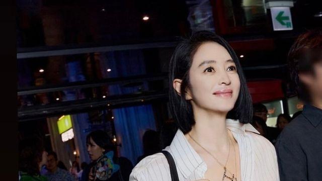 김혜수, 핫팬츠에 라부부까지… 31살 연하 윤상현도 ‘깜짝’