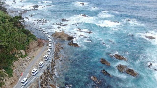 맨발걷기 성지로 떠오른다… 야간 조명까지 갖춘 해변 '산책 코스'