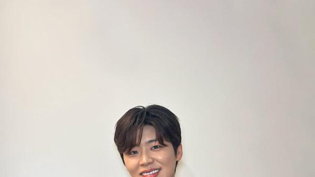 박지현, 뮤직뱅크 1위 인증샷 패션 화제…‘남친룩의 정석’