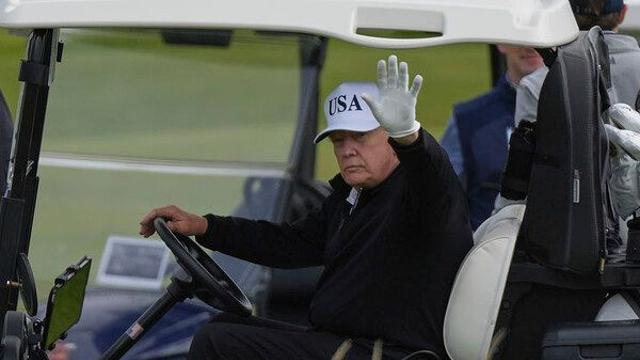트럼프, 스코틀랜드서 '골프 순방'…본인 리조트서 라운딩