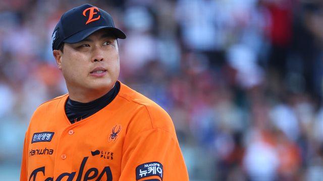 ‘1이닝 5실점 충격’ 류현진 조기 강판→세기의 맞대결 승자는 김광현…SSG, 한화에 9-3 대승